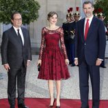 Los Reyes Felipe y Letizia con François Hollande en la cena de gala celebrada en su honor en El Elíseo