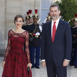 Los Reyes Felipe y Letizia en la cena de gala en su honor en El Elíseo