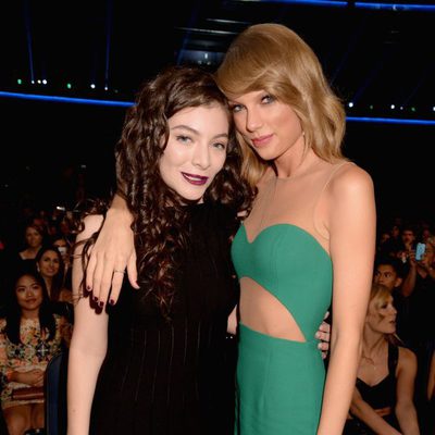 Lorde y Taylor Swift en los American Music Awards 2014