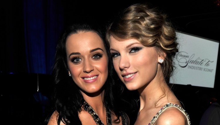 Katy Perry y Taylor Swift en los Grammy 2010