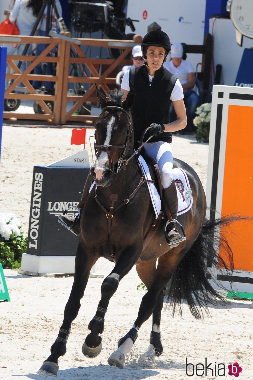 Carlota Casiraghi a lomos de su caballo en Saint-Tropez