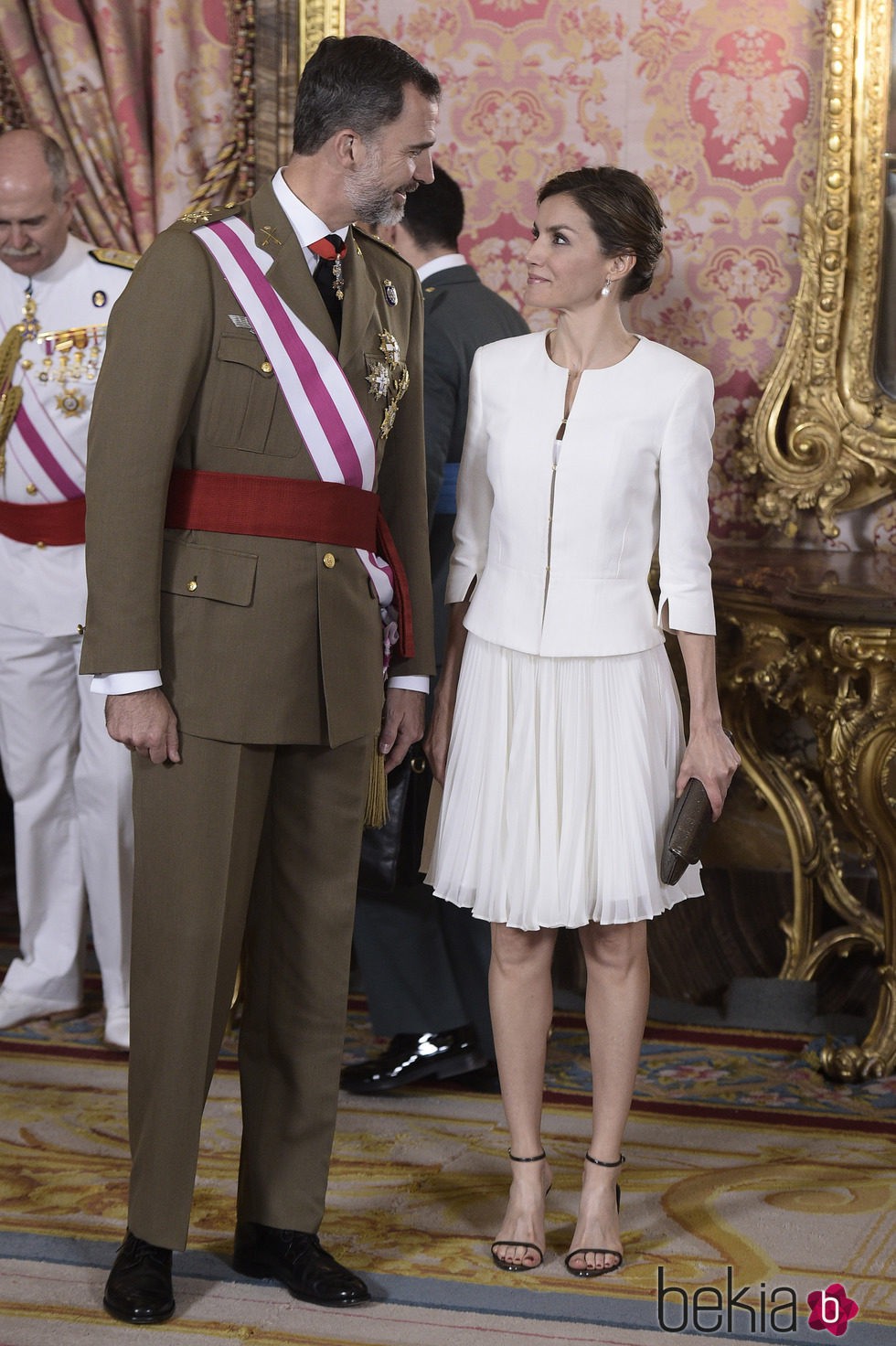 Los Reyes Felipe y Letizia en la recepción del Día de las Fuerzas Armadas 2015