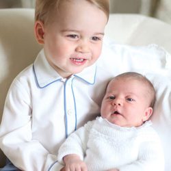 El Príncipe Jorge y la Princesa Carlota en sus primeras fotos oficiales juntos