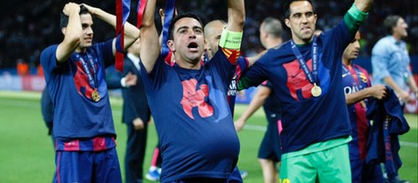 Xavi Hernández celebra la Champions 2015 recordando a su mujer embarazada