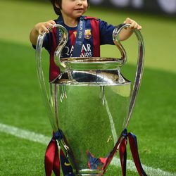 Milan Piqué con la quinta Champions del Barça