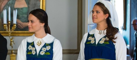 Sofia Hellqvist y Magdalena de Suecia en el Día Nacional de Suecia 2015