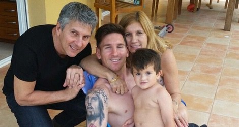 Leo Messi con hijo Thiago y sus padres