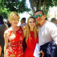 Stella del Carmen en su graduación con sus padres Antonio Banderas y Melanie Griffith