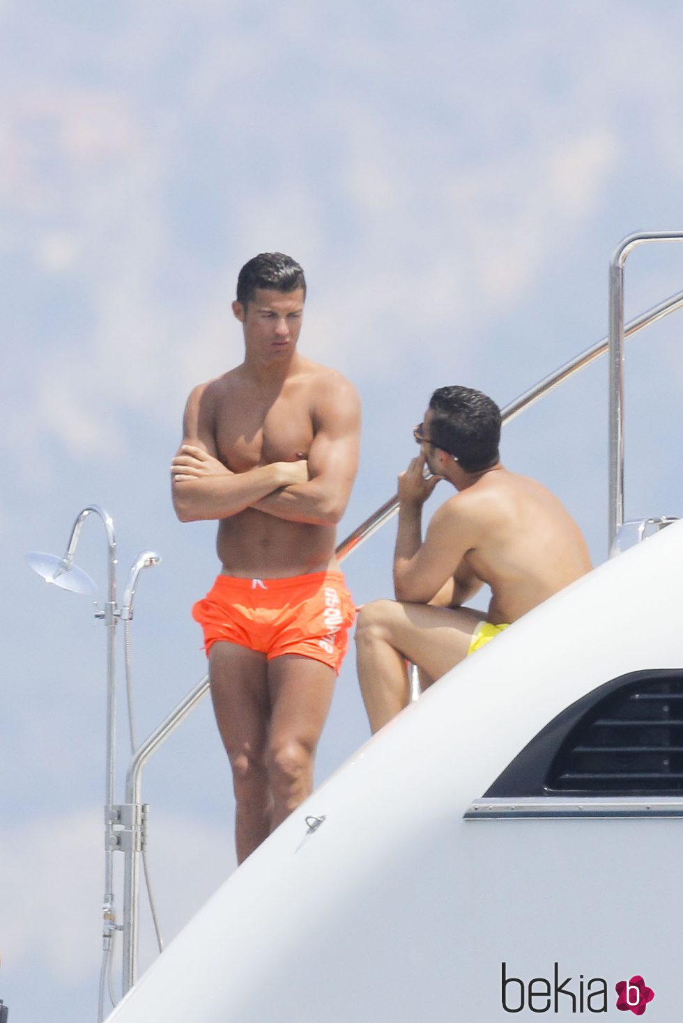 Cristiano Ronaldo en bañador con un amigo en Saint-Tropez