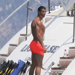 Cristiano Ronaldo duchándose en Saint-Tropez