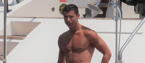 Cristiano Ronaldo con el torso desnudo