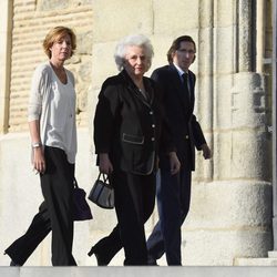 La Infanta Pilar con sus hijos Fernando y Simoneta Gómez-Acebo en el funeral de Kardam de Bulgaria