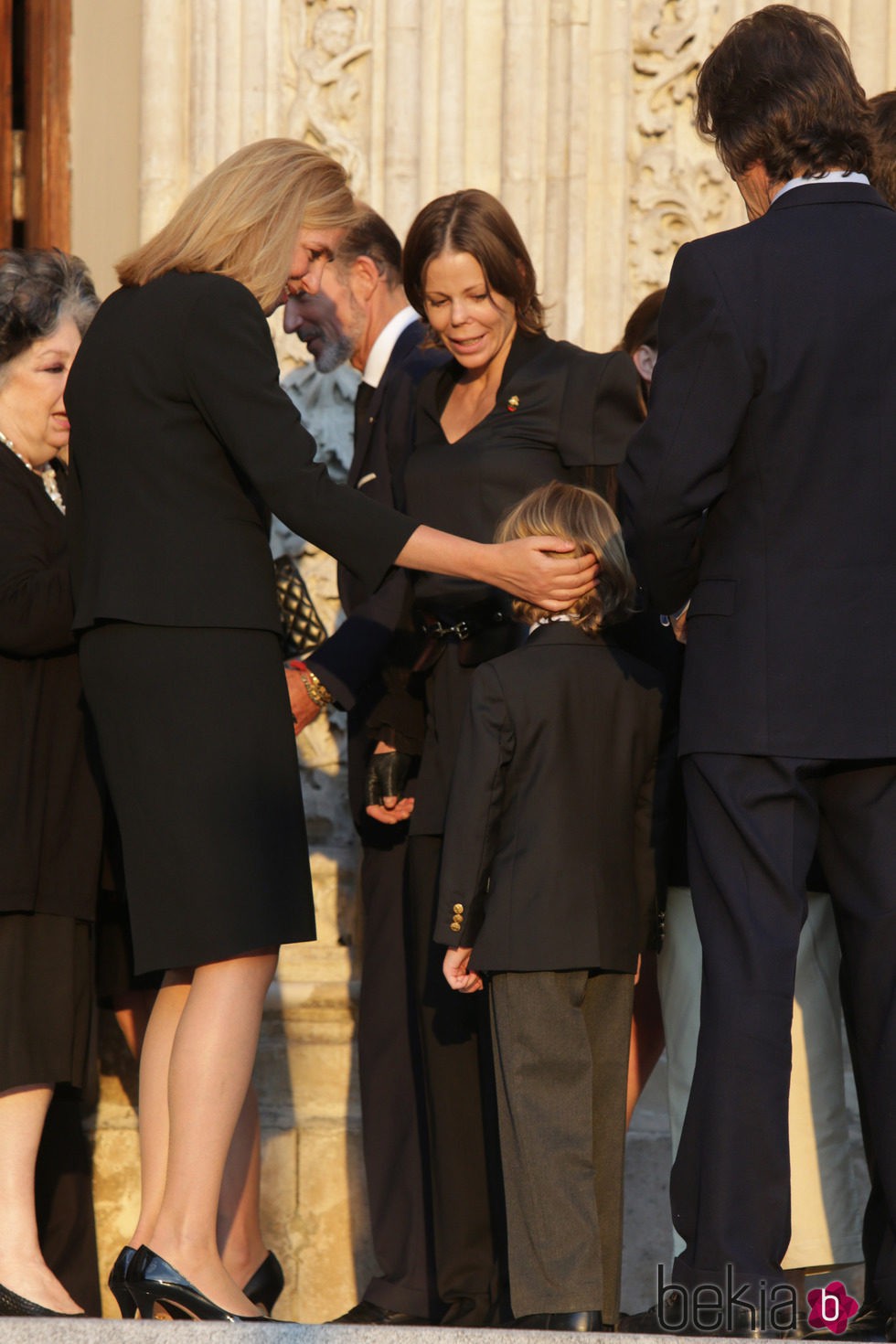 La Infanta Cristina, muy cariñosa con el hijo de Kalina de Bulgaria en el funeral de Kardam de Bulgaria