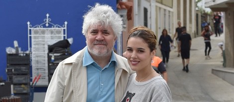 Pedro Almodóvar y Adriana Ugarte en el rodaje de 'Silencio' en Galicia
