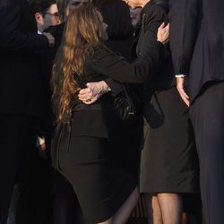 Miriam Ungría hace la gexuflexión a la Reina Sofía en el funeral de Kardam de Bulgaria