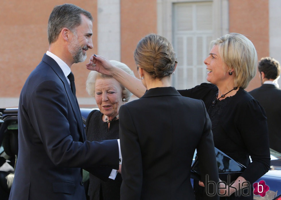 Los Reyes Felipe y Letizia con Laurentien de Holanda en el funeral de Kardam de Bulgaria