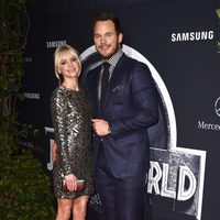 Anna Faris y Chris Pratt en el estreno de 'Jurassic World' en Los Angeles