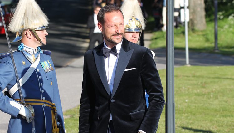 Haakon de Noruega en la cena de gala previa a la boda de Carlos Felipe de Suecia y Sofia Hellqvist