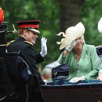 El Príncipe Harry, la Duquesa de Cornualles y Kate Middleton en Trooping the Colour 2015