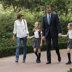 La Familia Real se dirige a su residencia en el Palacio de la Zarzuela