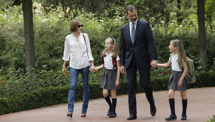 La Familia Real se dirige a su residencia en el Palacio de la Zarzuela