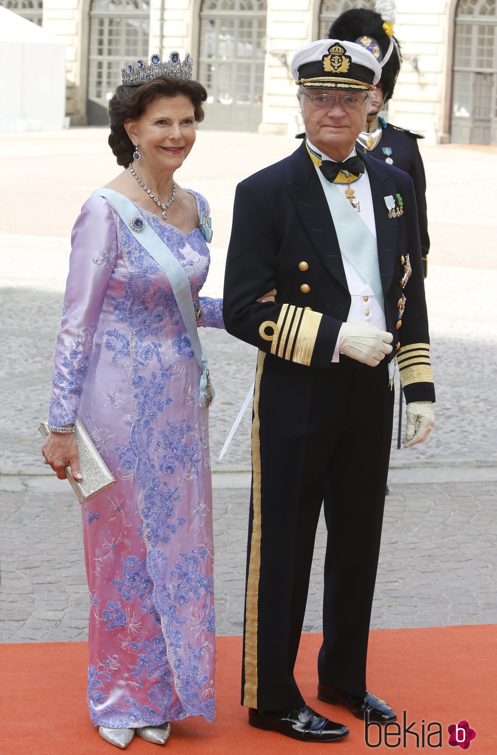 Carlos Gustavo y Silvia de Suecia en la boda de Carlos Felipe de Suecia y Sofia Hellqvist