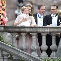 Victoria y Daniel de Suecia con las Princesas Magdalena y Leonor y Chris O'Neill en la boda de Carlos Felipe de Suecia y Sofia Hellqvist