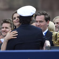 Magdalena de Suecia y Chris O'Neill felicitan a Carlos Felipe de Suecia por su boda