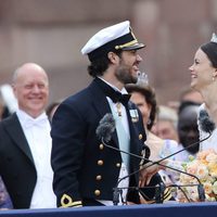 Carlos Felipe de Suecia y Sofia Hellvist, ríen divertidos en su boda