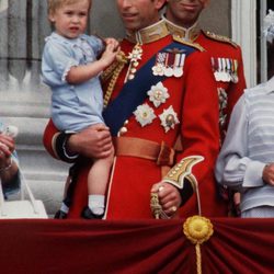 El Príncipe Carlos con Guillermo de Inglaterra en el Trooping the Colour 1984