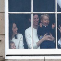 El Príncipe Jorge sigue desde Buckingham Palace el desfile del Trooping the Colour 2015