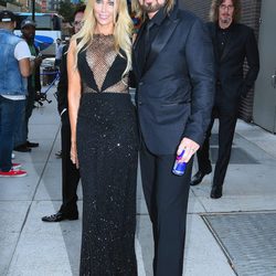 Billy Ray Cyrus y Tish Cyrus en la gala amfAR Inspiration de Nueva York 2015
