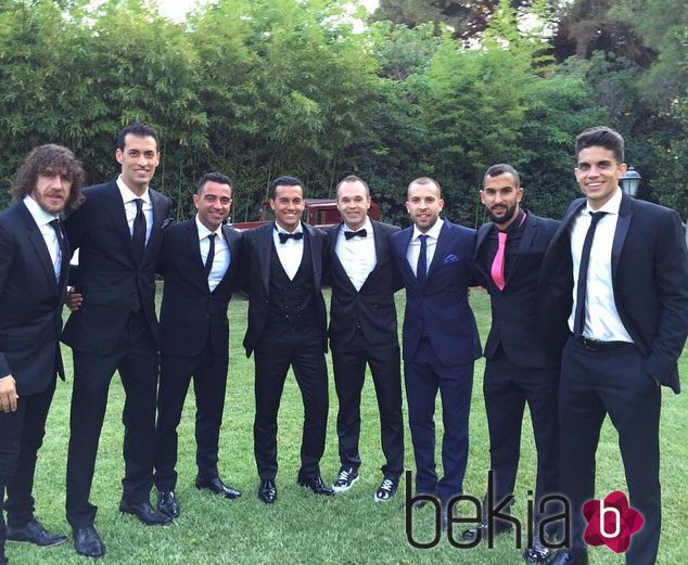 Pedro Rodríguez en su boda con Carles Puyol, Sergio Busquets, Xavi, Iniesta, Jordi Alba y Marc Bartra