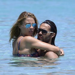 Elisabeth Reyes y Sergio Sánchez bañándose juntos en Ibiza