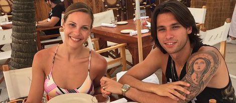 Jessica Bueno y Jota Peleteiro disfrutando de una romántica comida durante su luna de miel en Miami