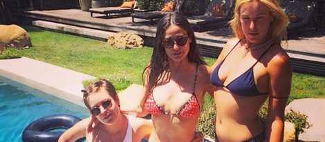 Demi Moore luce cuerpazo en bikini con sus hijas Tallulah y Scout