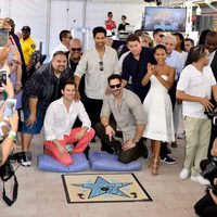 Los actores de 'Magic Mike XXL' descubren la estrella de la película en el Paseo de la Fama de Miami