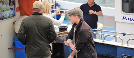 David Beckham y su hijo Brooklyn Beckham pescando en la costa de Dosert