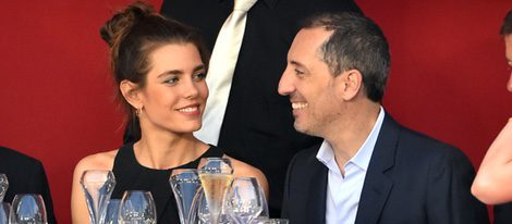 Carlota Casiraghi y Gad Elmaleh, sonrientes y enamorados en el concurso de saltos de Monte-Carlo 2015