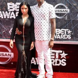 Nicki Minaj y su pareja Meek Mill en la red carpet de los BET Awards 2015