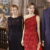 La Reina Letizia con Angélica Rivera en la cena de gala por el Viaje de Estado de los Reyes de España a México