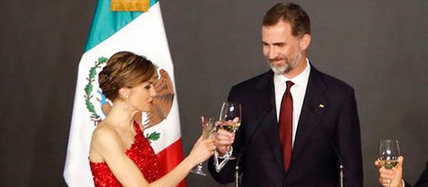 Los Reyes Felipe y Letizia brindan en la cena de gala en su honor en su Viaje de Estado a México