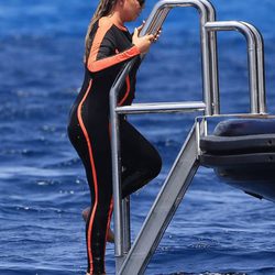 Mariah Carey se da un baño en las aguas de Ibiza