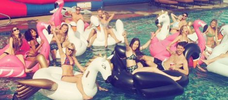 Taylor Swift y Calvin Harris en la piscina junto a Gigi Hadid y Joe Jonas
