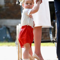 El Príncipe Jorge de Cambridge en el bautizo de la Princesa Carlota