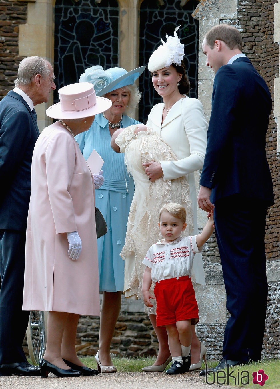 La Reina Isabel II en el bautizo de Carlota de Cambridge
