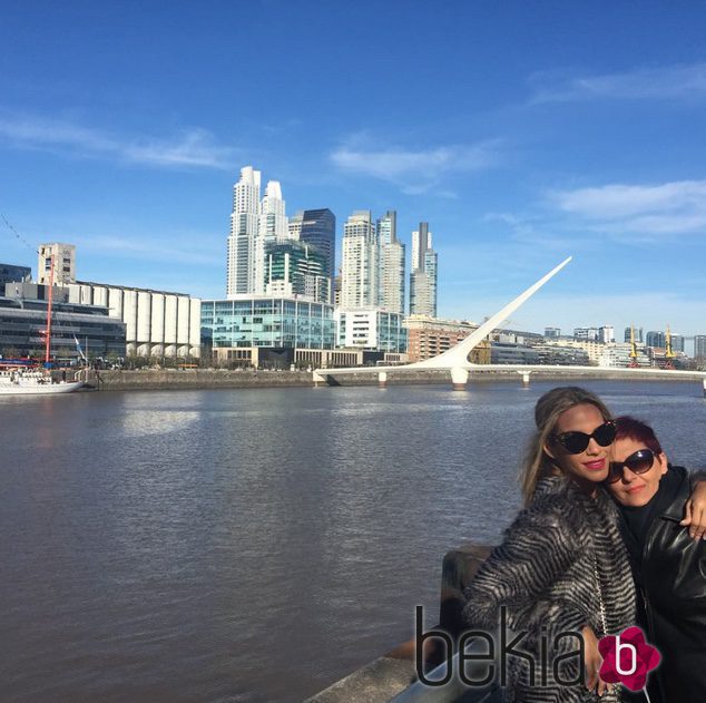 Tamara Gorro y su madre haciendo turismo por Argentina