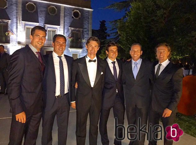 Guillermo García López, Albert Costa, David Ferrer, Sergio García y Sete Gibernau con Juan Carlos Ferrero en su boda