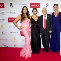 María Bravo, Eva Longoria, El Padre Ángel, Samantha Vallejo-Nágera, Alina Peralta en la alfombra roja