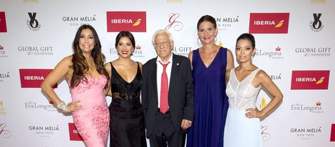 María Bravo, Eva Longoria, El Padre Ángel, Samantha Vallejo-Nágera, Alina Peralta en la alfombra roja